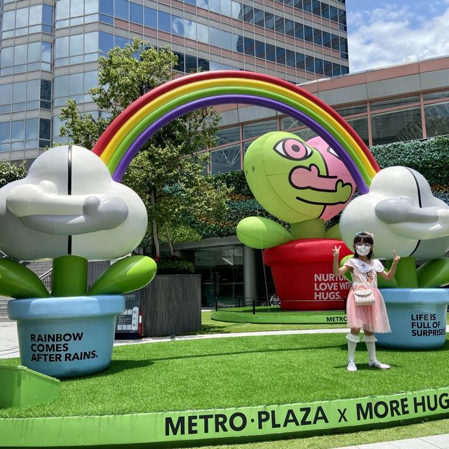 葵芳擁抱主題藝術裝置