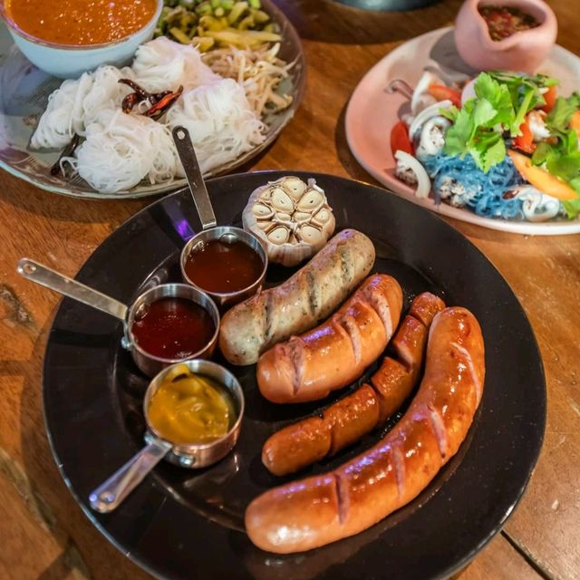 คาเฟ่พัทยา ริมหาดสุดชิค Good Old Sea Beach Cafe
