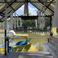 Fourbuta Cafe คาเฟ่วิวสวนสวย สายน้ำ และทุ่งนา