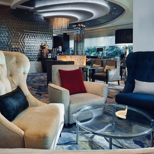 Nice & cozy lounge area!