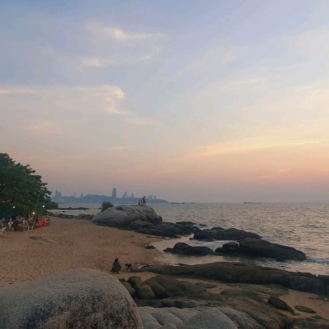 ชมพระอาทิตย์ตกที่หาดลับพัทยา