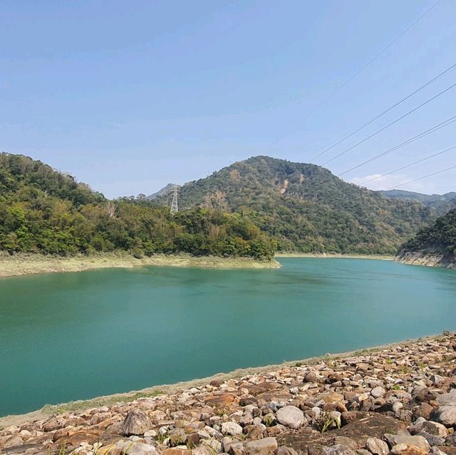 南投山谷間碧綠水庫【明潭水庫】