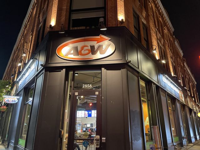 토론토의 버거 맛집 “A&W"