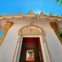 วัดเขาพระบาท