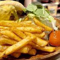 「美食餐廳，口味好極了！」