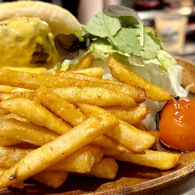 「美食餐廳，口味好極了！」