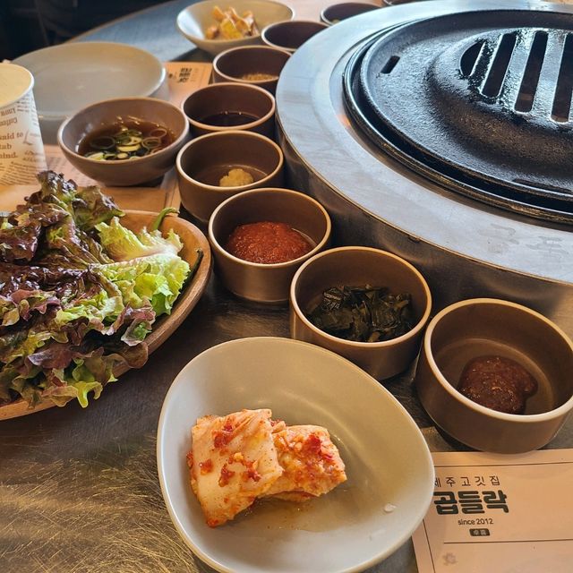제주 용담동 맛집)곱들락 - 제주공항 근처 용담해안도로 구워주는 흑돼지 맛집