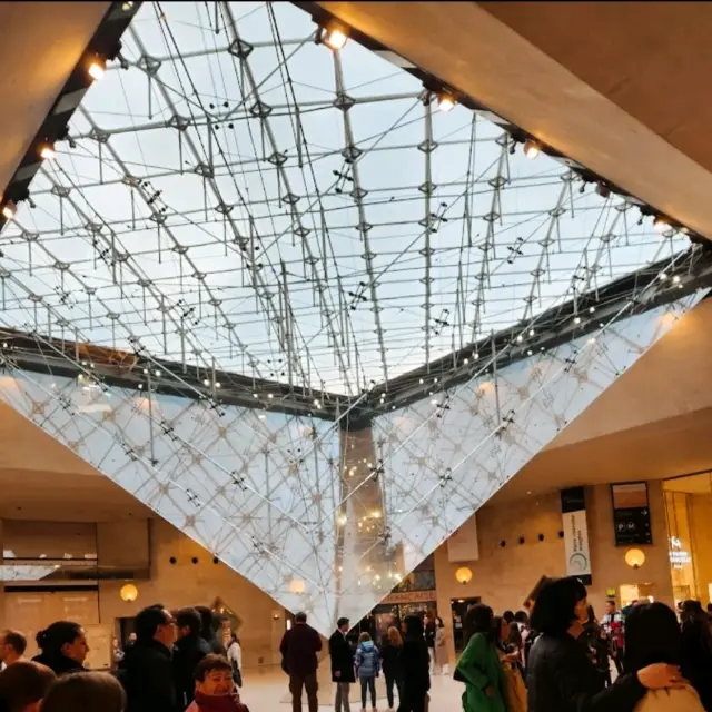 THE  AMAZING LOUVRE.