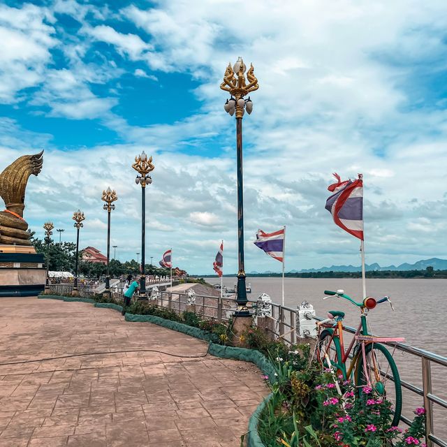 เที่ยวนครพนมชื่นชมองค์พญานาค 🐉
