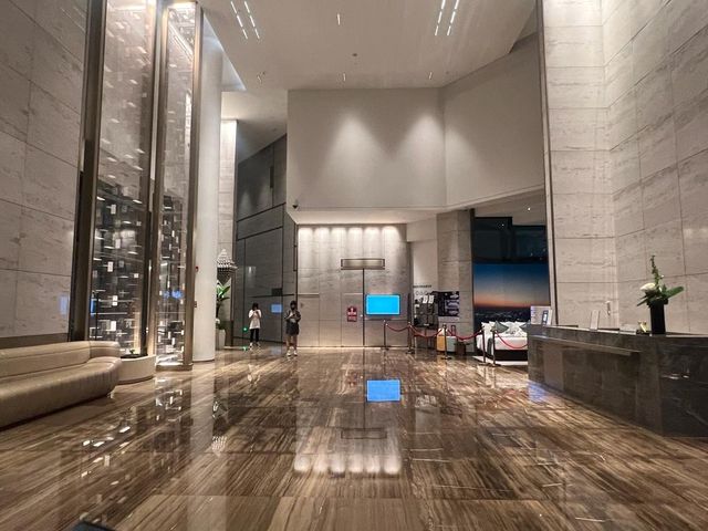 深鐵皇冠假日酒店🏩全景落地玻璃🎑飽覽深圳市景