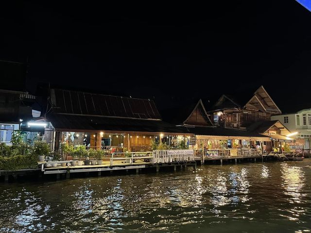 นั่งเรือชมหิ่งห้อย ที่ตลาดน้ำอัมพวา