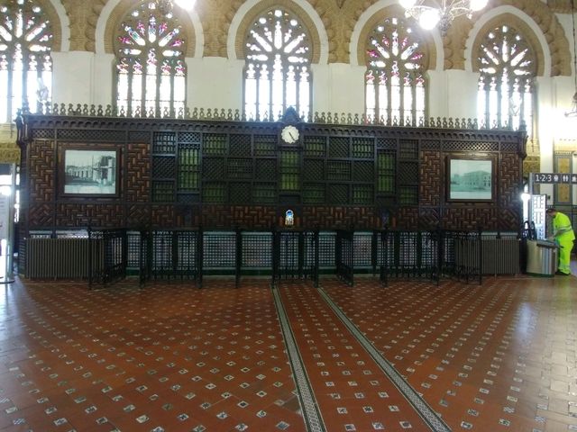 【西班牙】Estacion de tren Toledo新穆德哈爾風格車站，古老售票亭充滿中世紀氣息