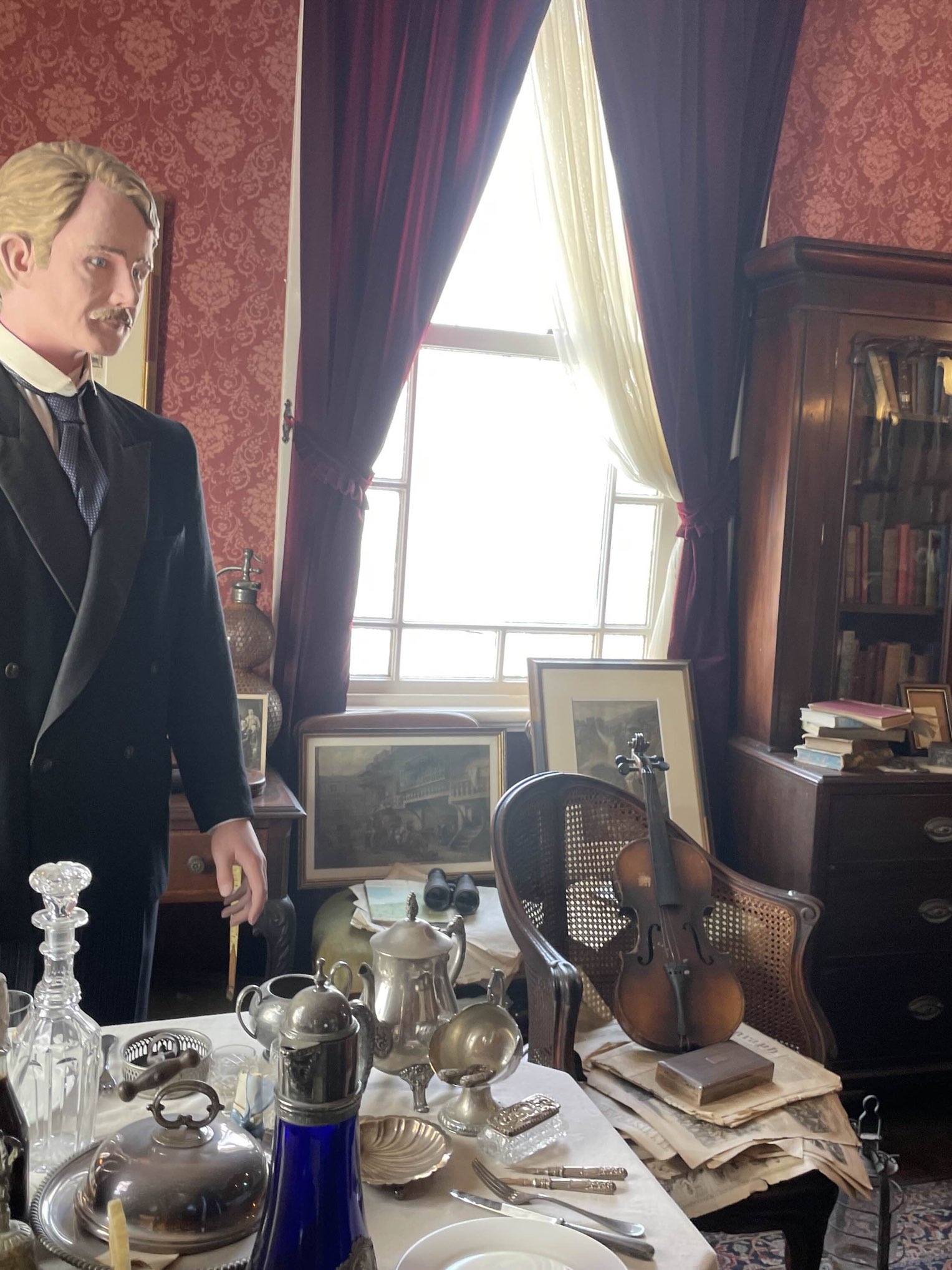 北野異人館街巡り】英国館🇬🇧でシャーロックホームズ体験！ | Trip