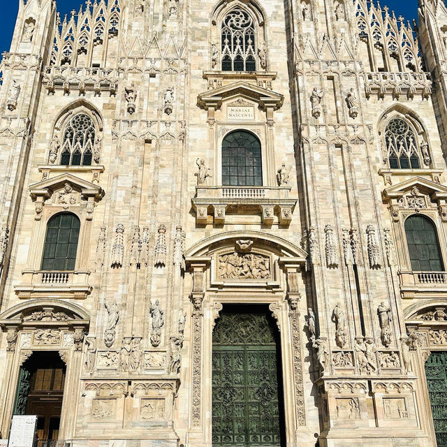🇮🇹 สูงเด่นสง่า”มหาวิหารดูโอโม่”(Duomo di Milano)