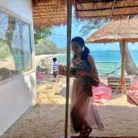 คาเฟ่ริมหาดสัตหีบ Curve  beach  cafe