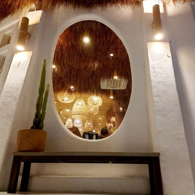 ชิลยามเย็นที่ Cave Beach Club พัทยา