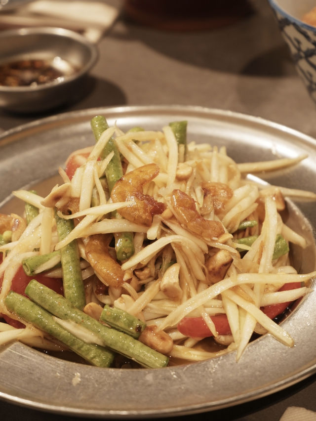 商場地庫食堂，必吃超濃和牛船麵