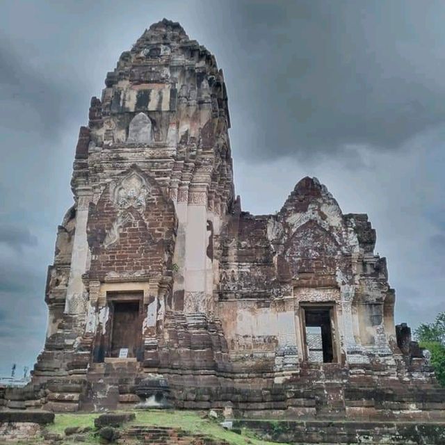 ชมป่าเจดีย์ที่วัดพระศรีรัตนมหาธาตุ ลพบุรี