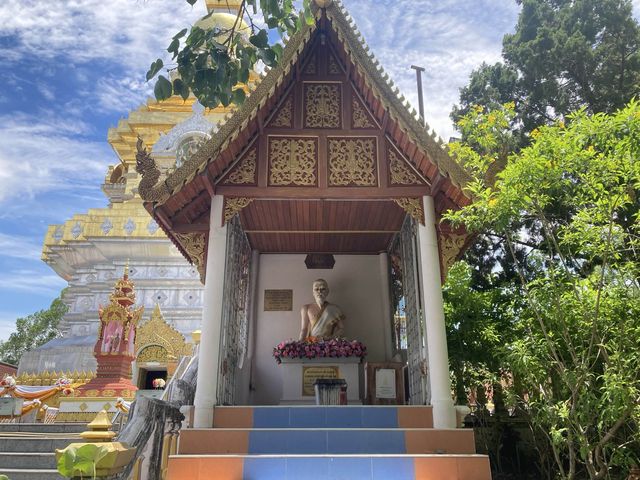 วัดพระธาตุดอยสะเก็ด