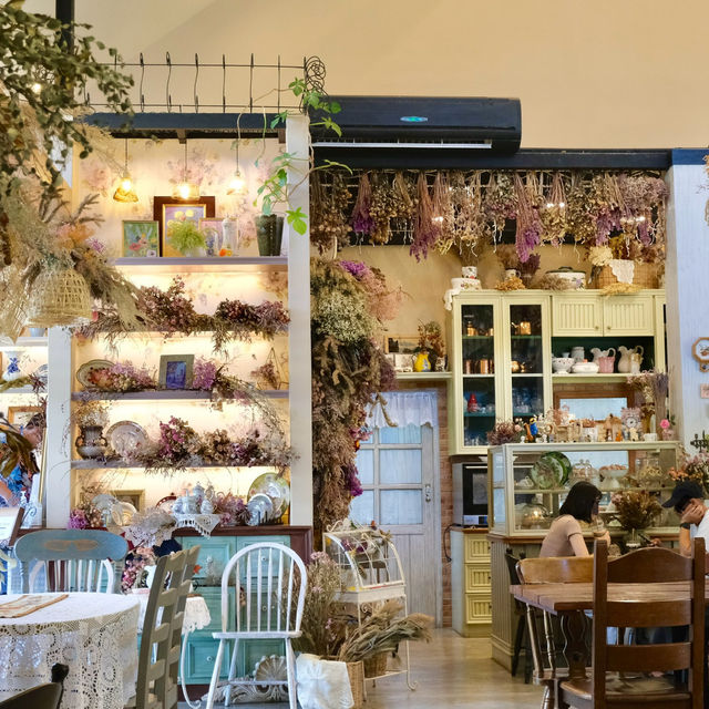 Chuen Floral Home Cafe สระบุรี