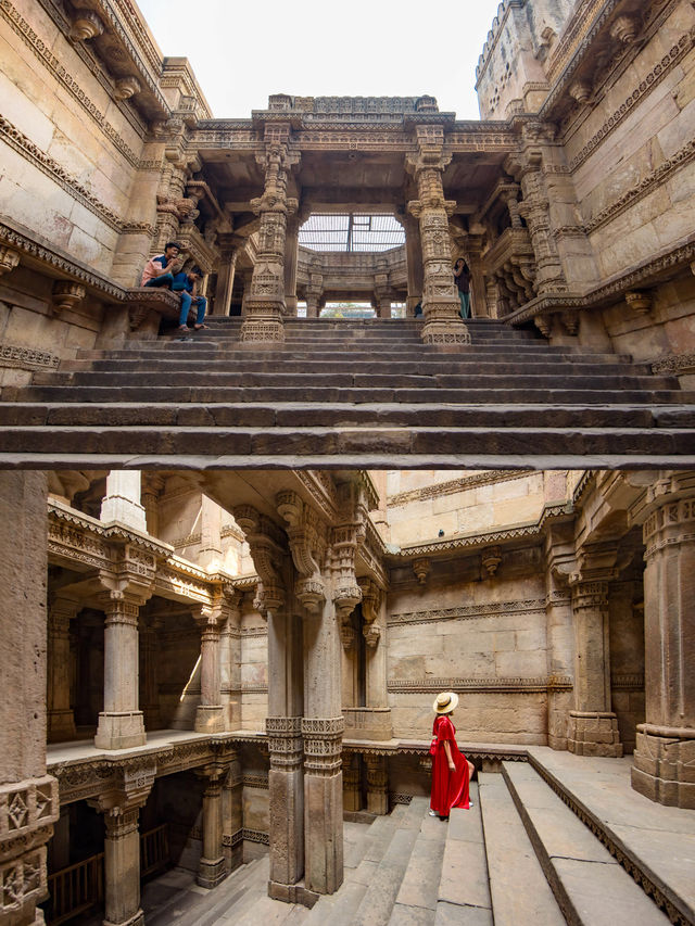 The Adalaj Stepwell บ่อน้ำโบราณอายุกว่า 500 ปี
