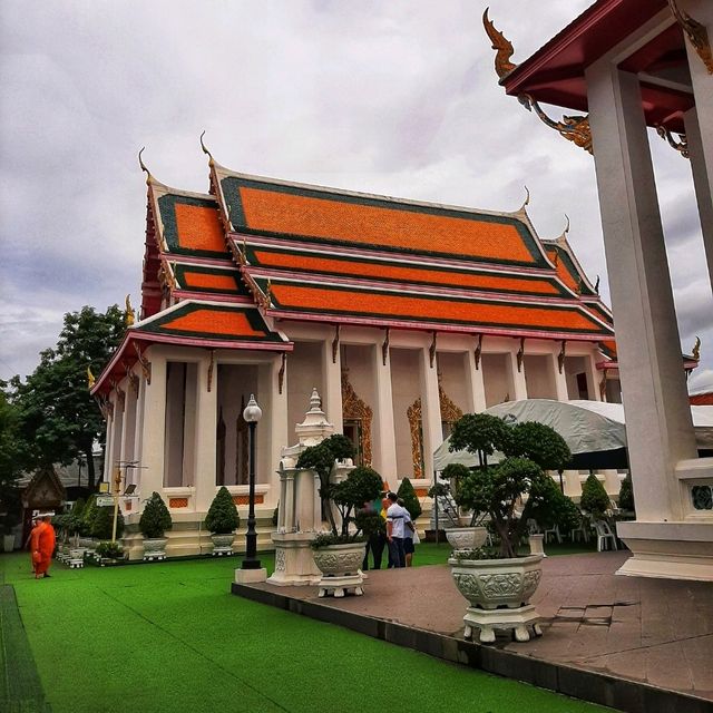 สักการะหลวงพ่อแสน และหลวงพ่อทองคำแห่งวัดหงส์ฯ
