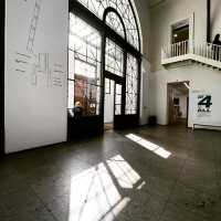 壮大な空間で楽しむ現代アートの旅：Hamburger Bahnhof 美術館