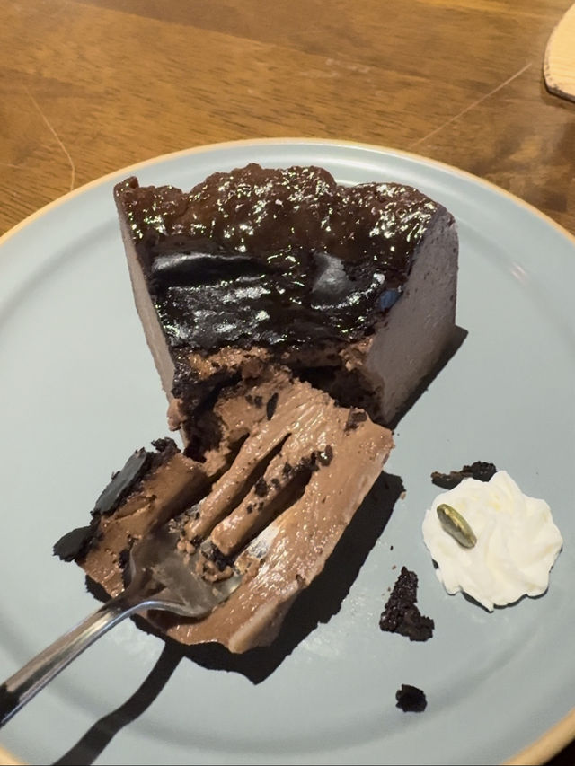【福岡カフェ】窓から四季折々の景色を楽しみながらバスチーを食べよう✨️