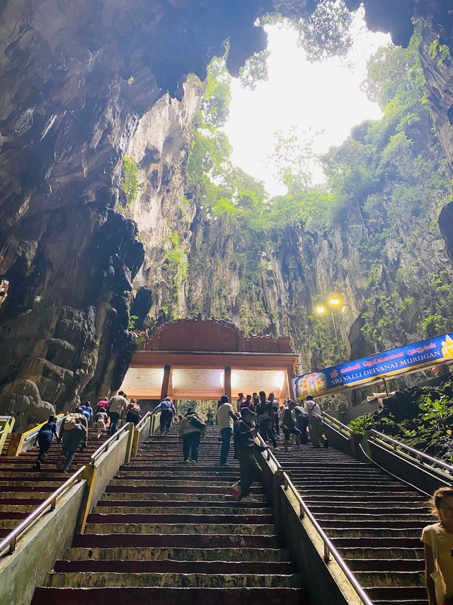 The Hindu Temple inside Batu Caves 🇲🇾🗻