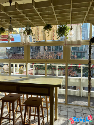 Kiki Cafe, Witch Delivery Service in Yeonnam-dong