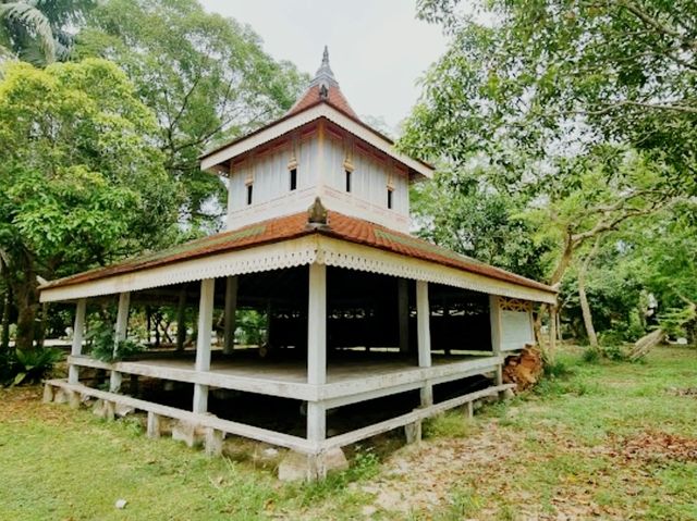 Wat Chon Thara Singh (Wat Phithak Phaen Din Thai)