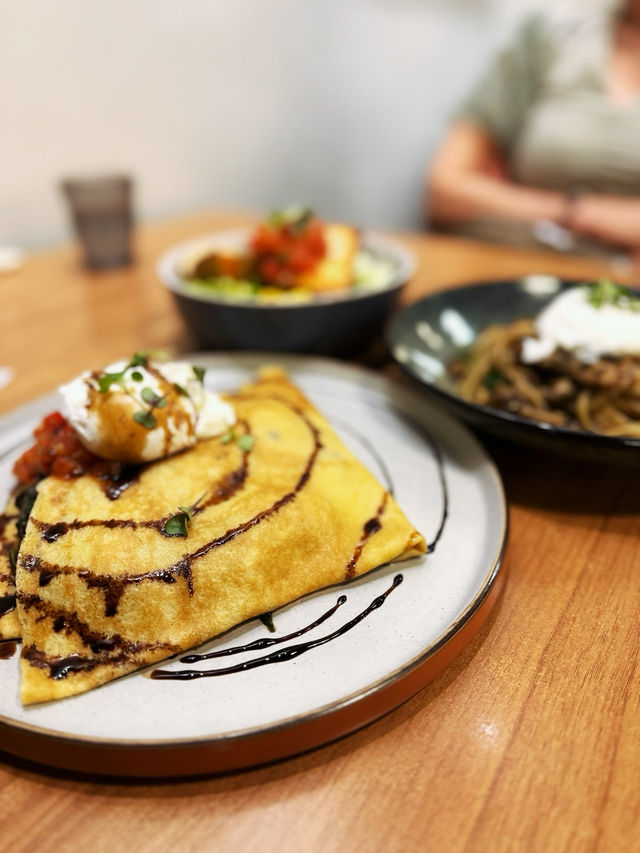 🍽️ Met 47 Strangers in this Cafe