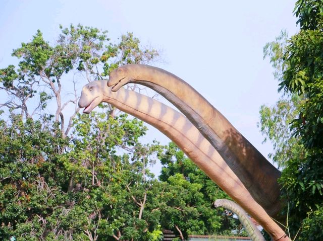 เที่ยวดูไดโนเสาร์ที่ Pattaya 