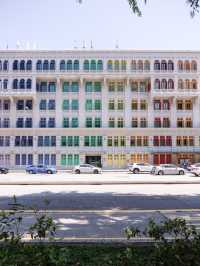 ตึกสีสันสดใส old hills street police station
