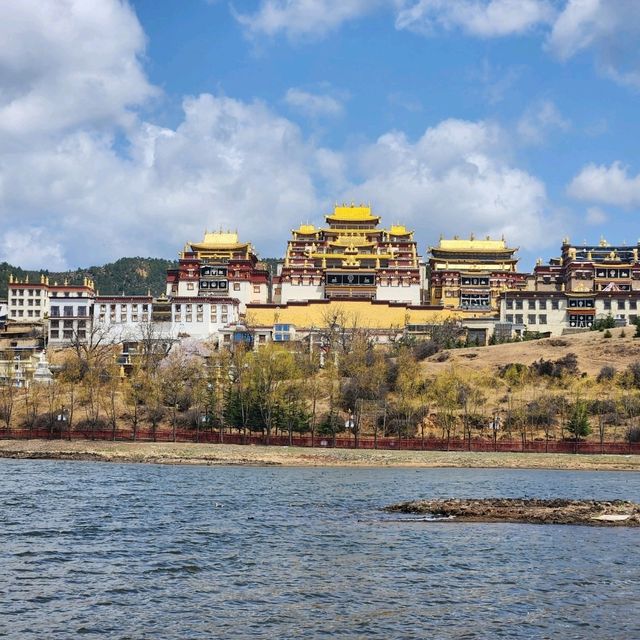 จุดถ่ายรูปวัดซงจ้านหลิน Shangri-la