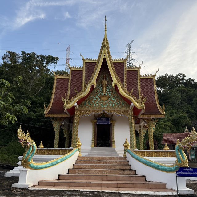 วัดพูสะเหล้า วัดที่มีมุมมองที่สวยที่สุดของปากเซ
