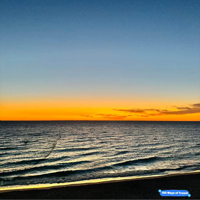 Golden Hour Bliss: Cottesloe's Breathtaking Sunset