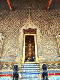 กราบพระแก้วมรกตที่วัดพระแก้ว