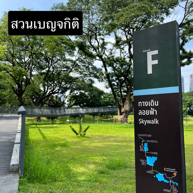 อีกหนึ่งสวนกลางเมืองฮีลใจ “สวนเบญจกิติ” 🏞️🏙️🌷