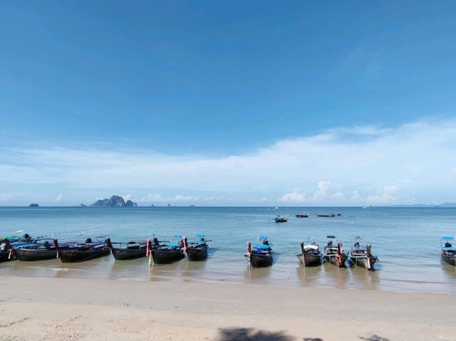  หาดอ่าวนาง จุดนั่งชมวิว และ พระอาทิตย์ตก กระบี่