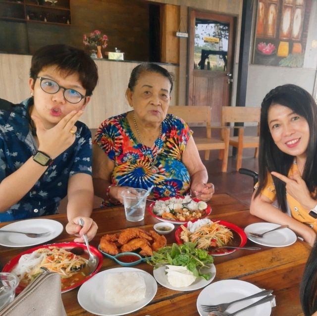 บ้านทุ่งคาเฟ่ กาญจนบุรี 😍🍃✨️