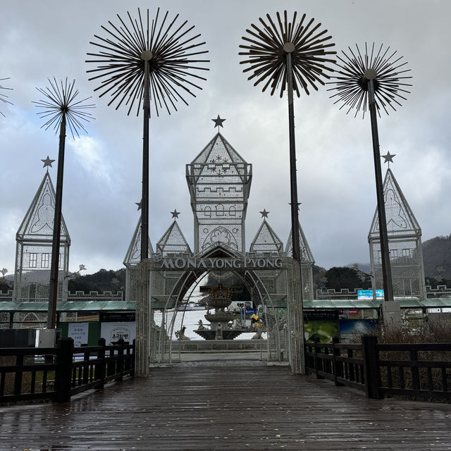 5/5 Stars: Winter Wonderland at Dragon Valley Hotel!