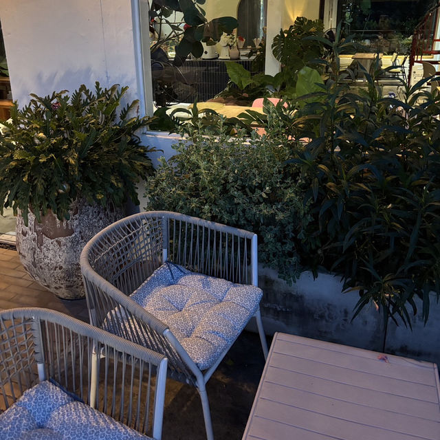 Summer Rain - Cafe & Casual Dining🍰🥤🌺