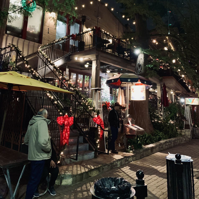 San Antonio River Walk A Sparkling Christmas