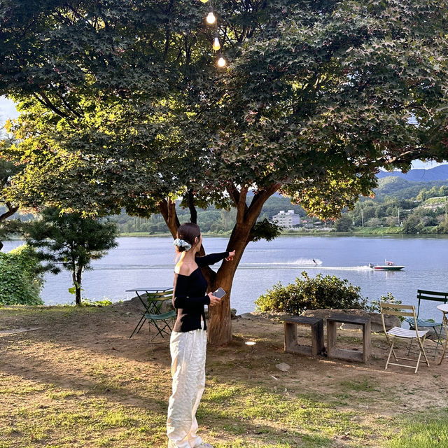 강변에 펼쳐진 유럽 감성의 카페 무르🏞️
