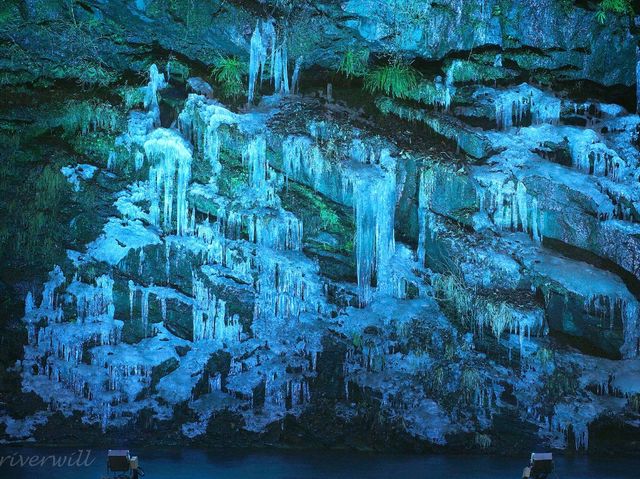 【埼玉県】秩父三大氷柱の一つ！氷の芸術「三十槌の氷柱」