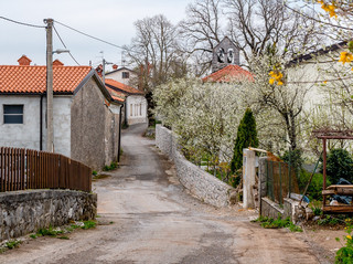 Trekking around the villages of Škocjanske jame