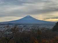 在新倉山淺間公園邂逅富士山的震撼之美 🌸🏔️