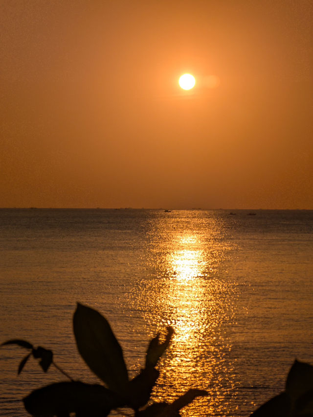 Sunset in Sunset Town – magic on the horizon! 🌅