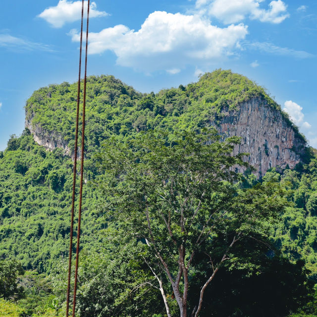 สะพานแขวนเขาพัง  ภูเขารูปหัวใจ